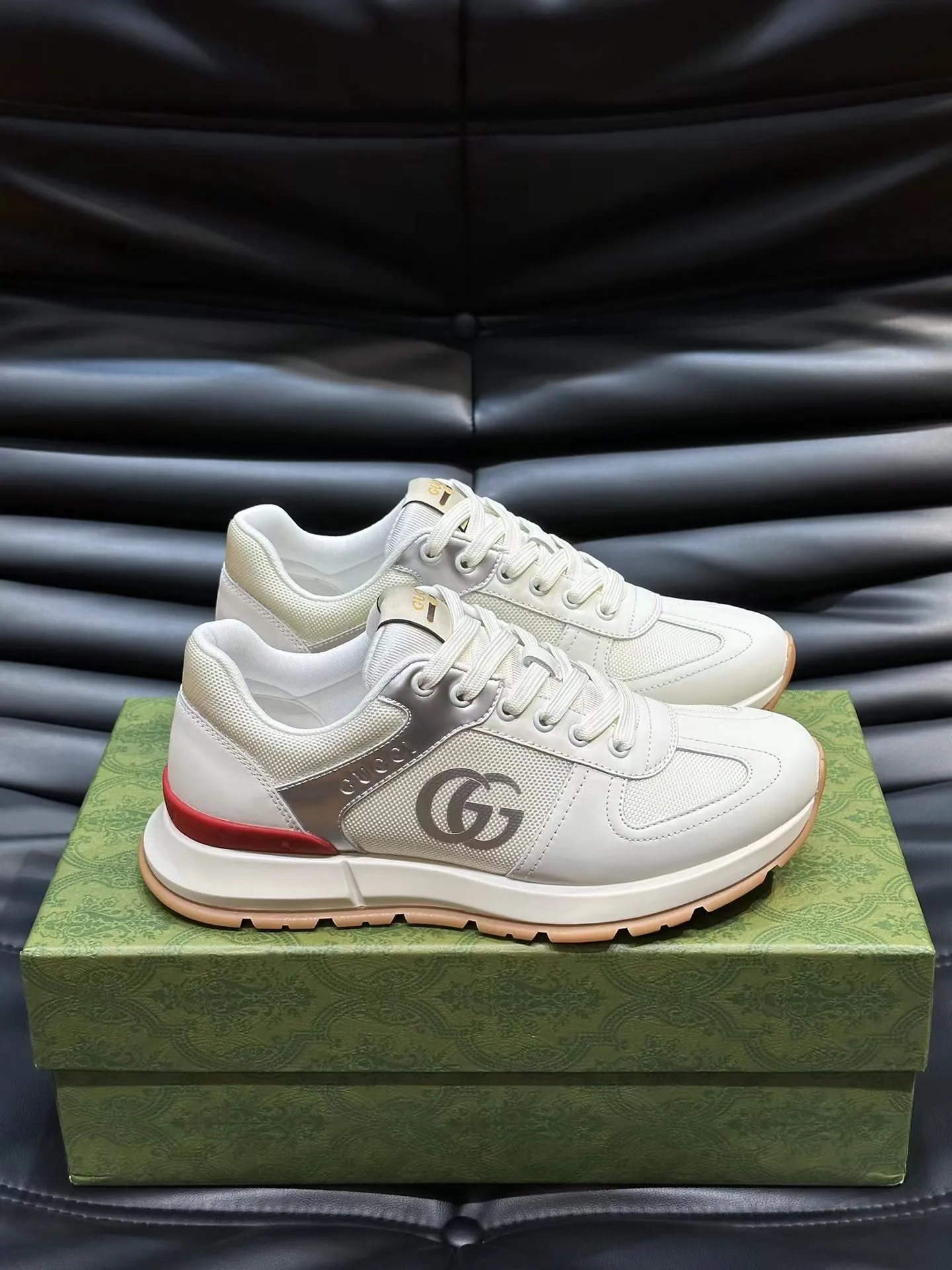 Factory price: 460💰Gucci new men's shoes GUCCI [Lightning] latest shoes are shipped. Original quality, fashionable, made of special materials, sheepskin lining, brand new packaging. The foot feels super comfortable and the workmanship is impeccable. Size: 38-45, Dingyi 45